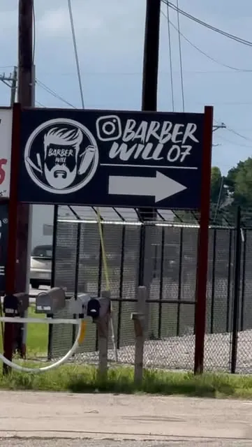 Cartel de Barber Will en la carretera TX-34